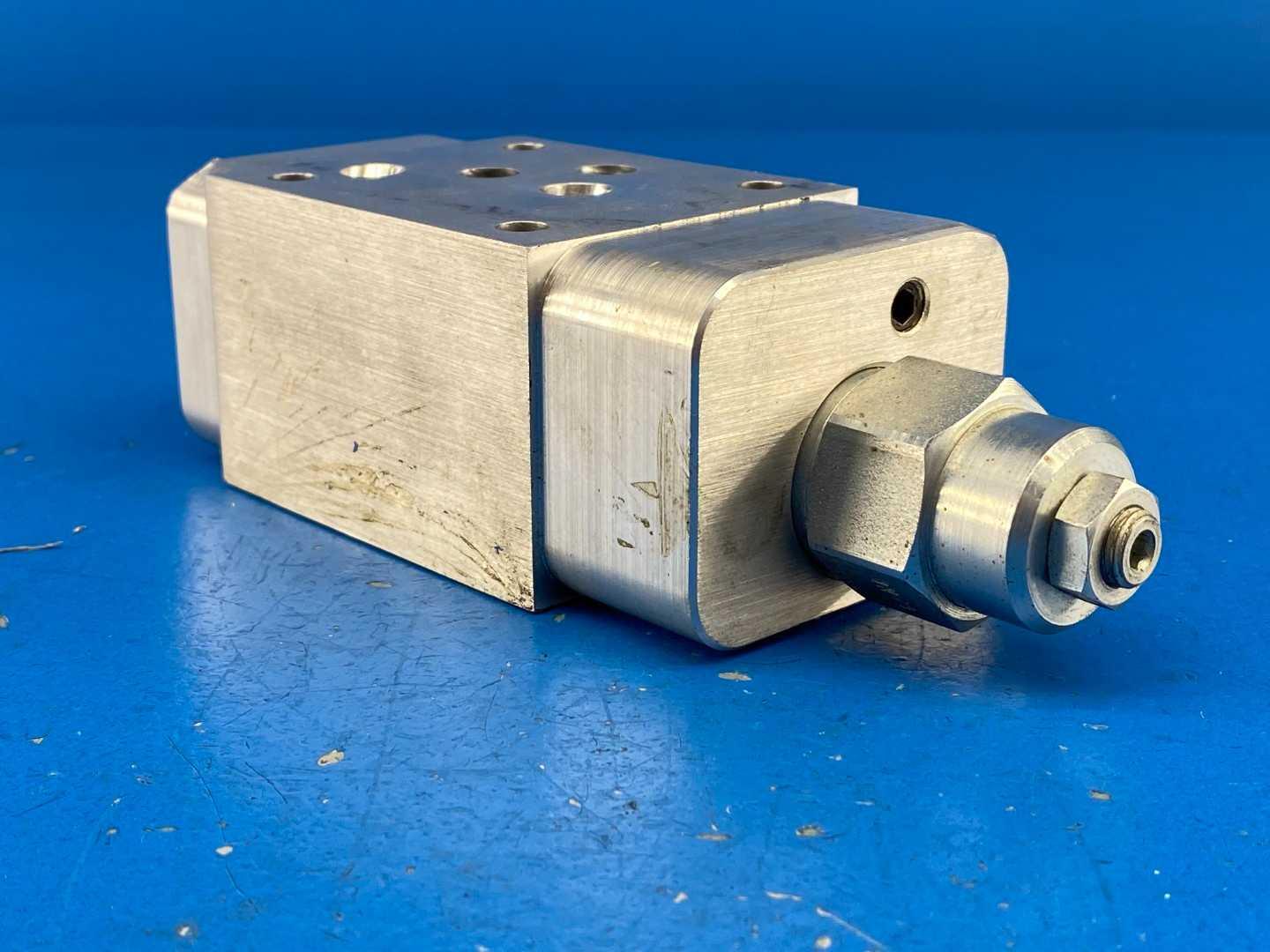 Sun Hydraulics 8004 145 A01 IHZ4-A2 Manifold Valve