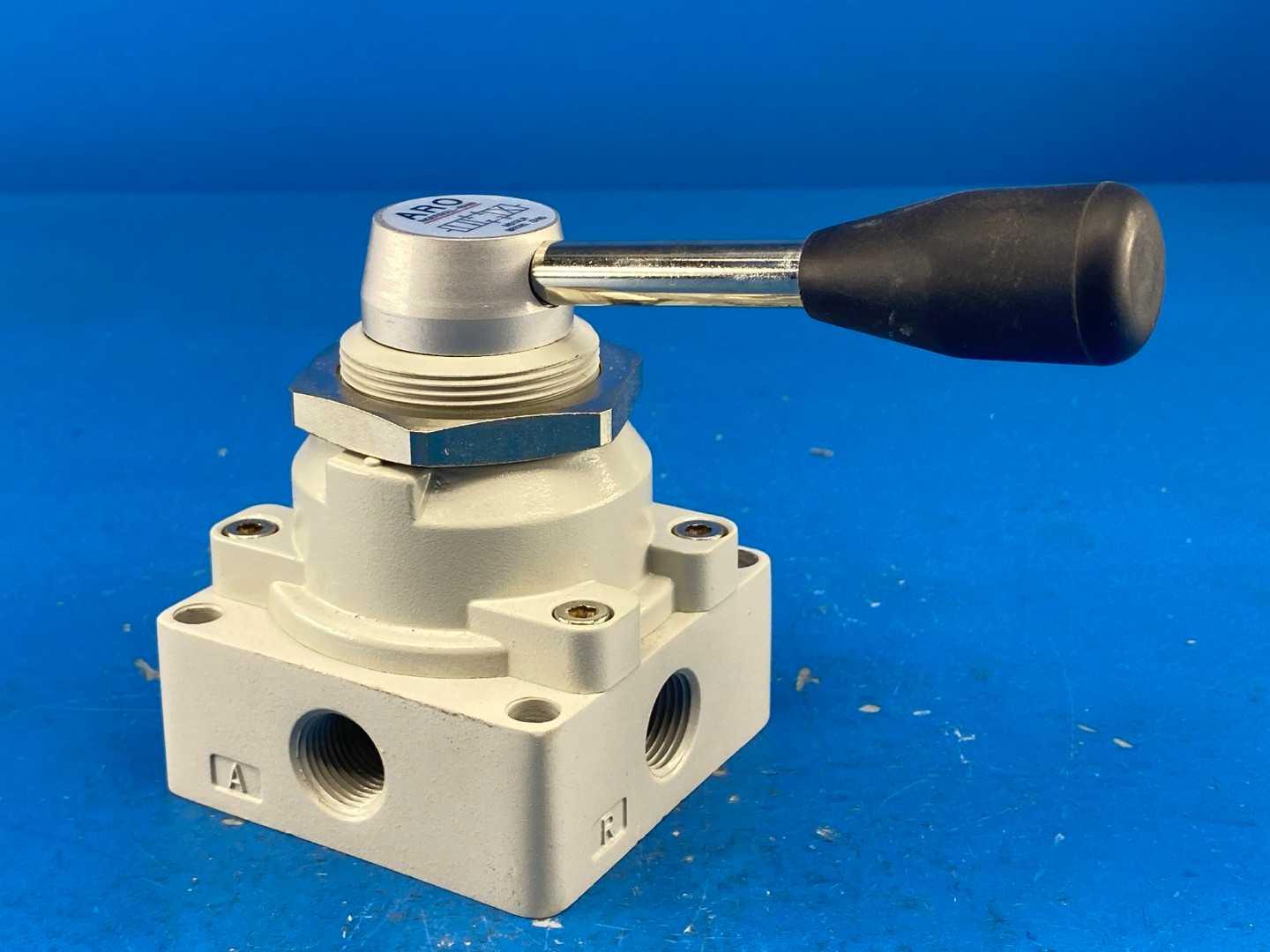 ARO/ Ingersoll-Rand M513LR ARO Manually Operated Valve: 0.38" NPT Outlet, Rotary Lever, Lever & Manual Actuated