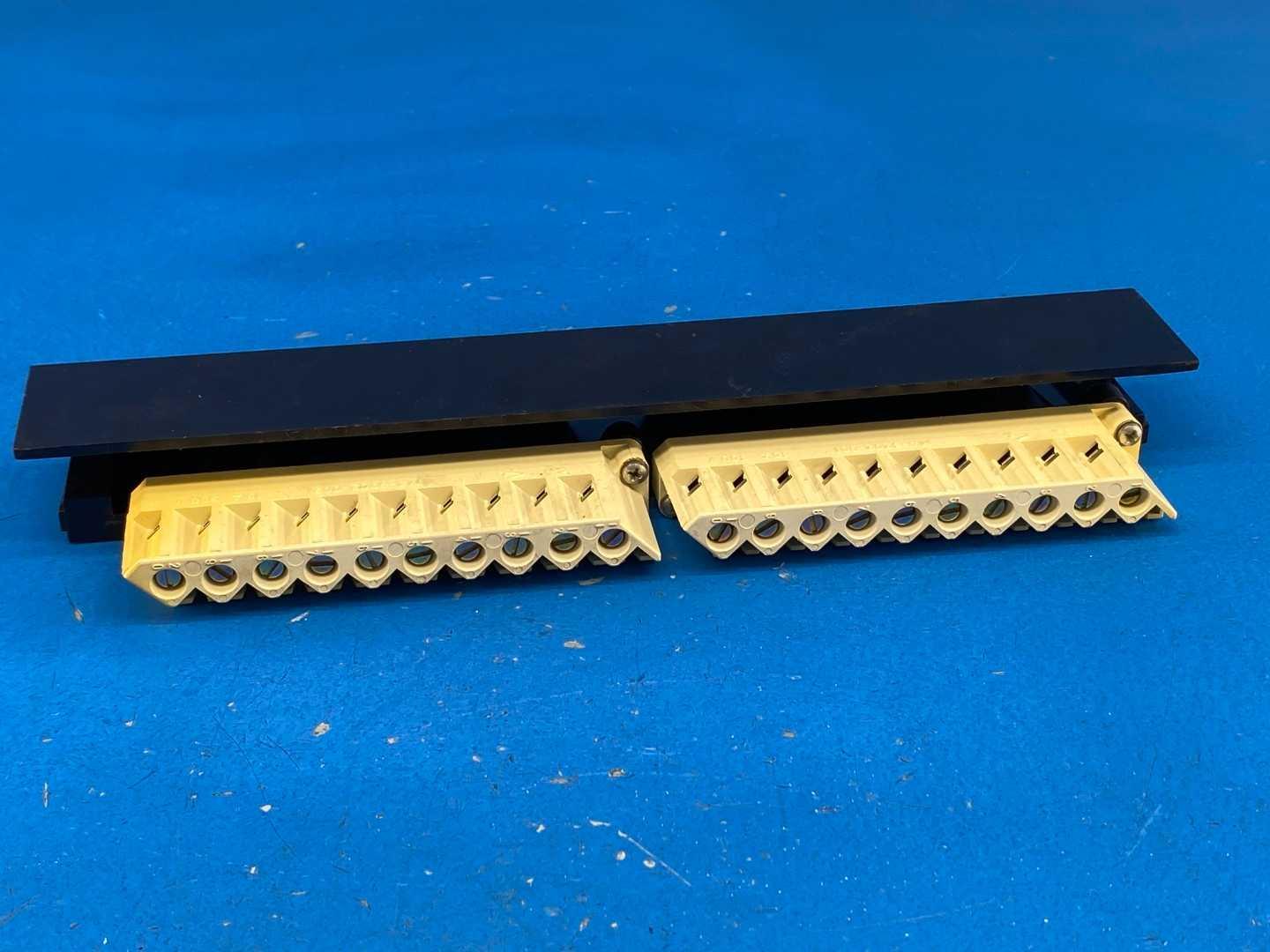 Schneider Electric MA-8202-002 MA-8202-001, 10A, 300V Terminal Block