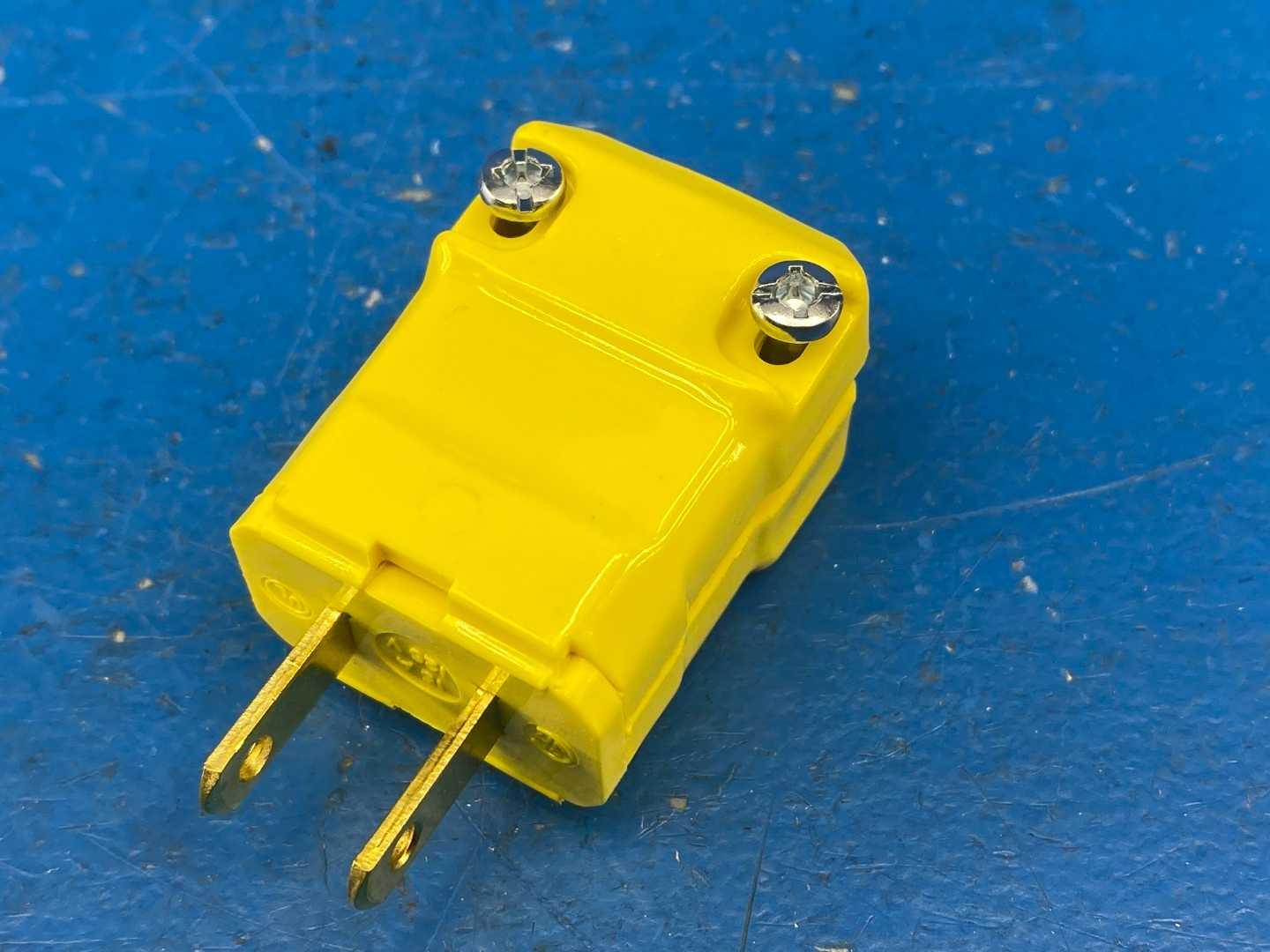 Hubbell HBL5865VY Valise Non-Grounding Straight Male Plug 15A 125V Yellow 2 Pole 2 Wire