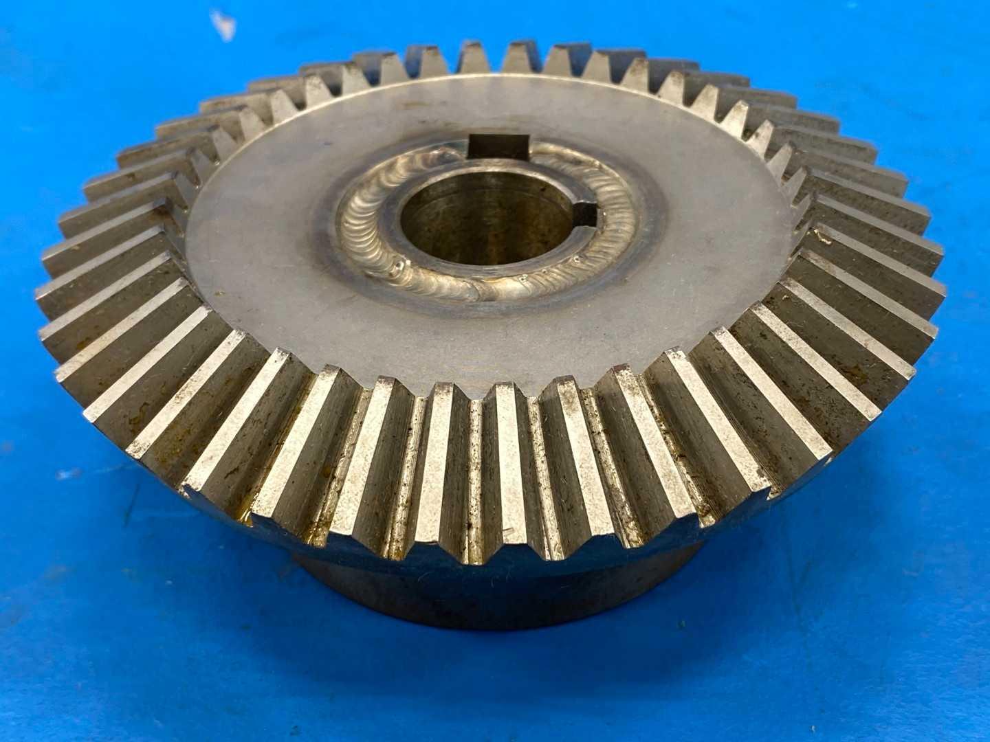 Boston Gear HL156Y-G Bevel , 8 DP, 20 PA, 2:1 R, 40 Teeth, Steel