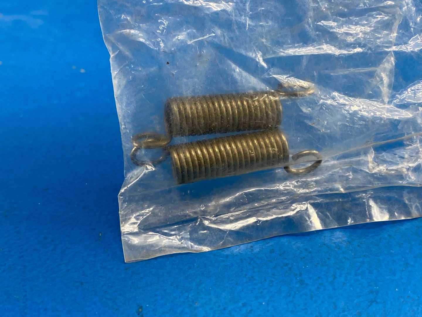 Vacuum Research X7061306 LP-6 & LP-8 (X706306) Valve Carriage Return Spring Set