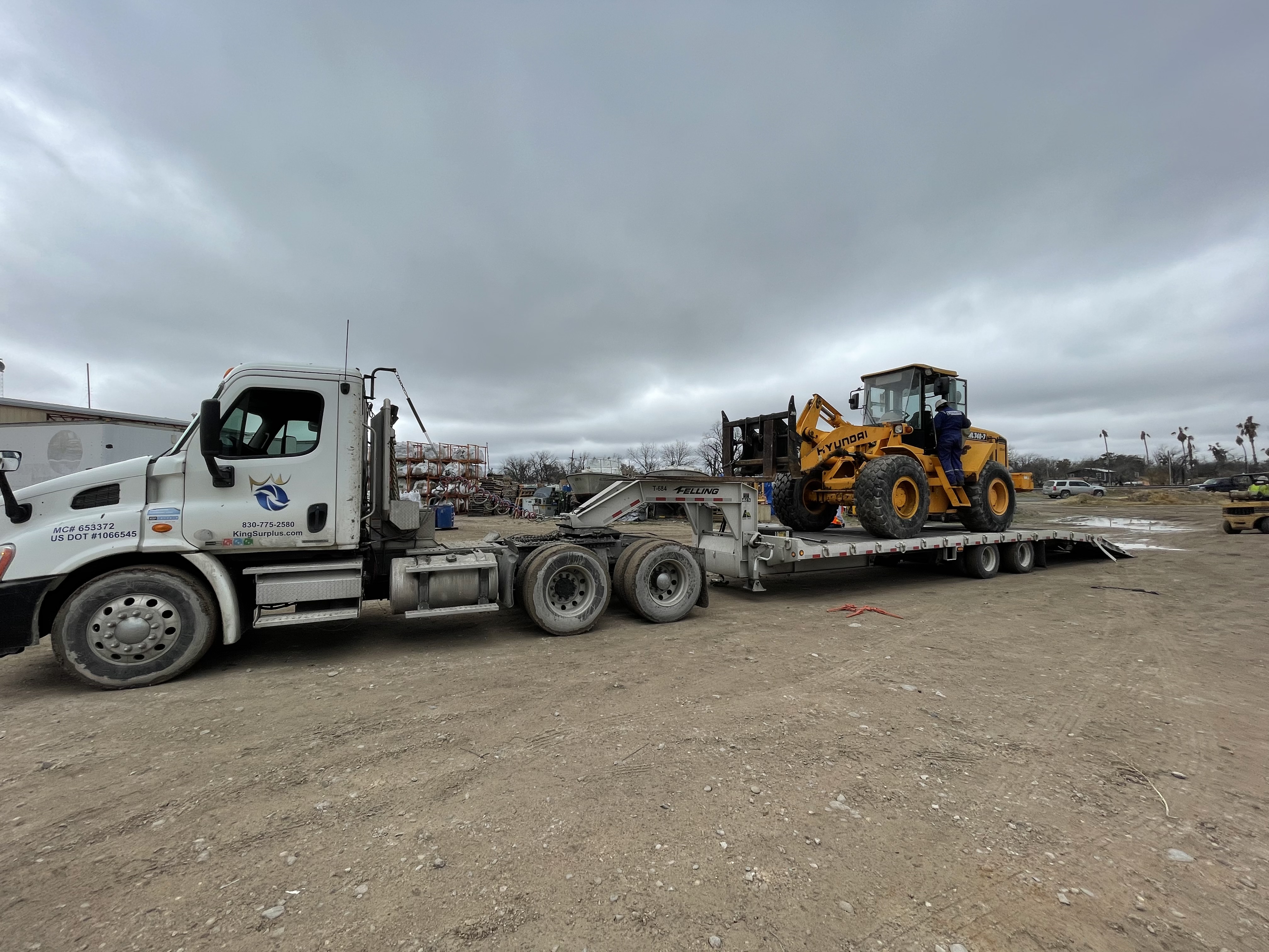 Wheel loader, hauled