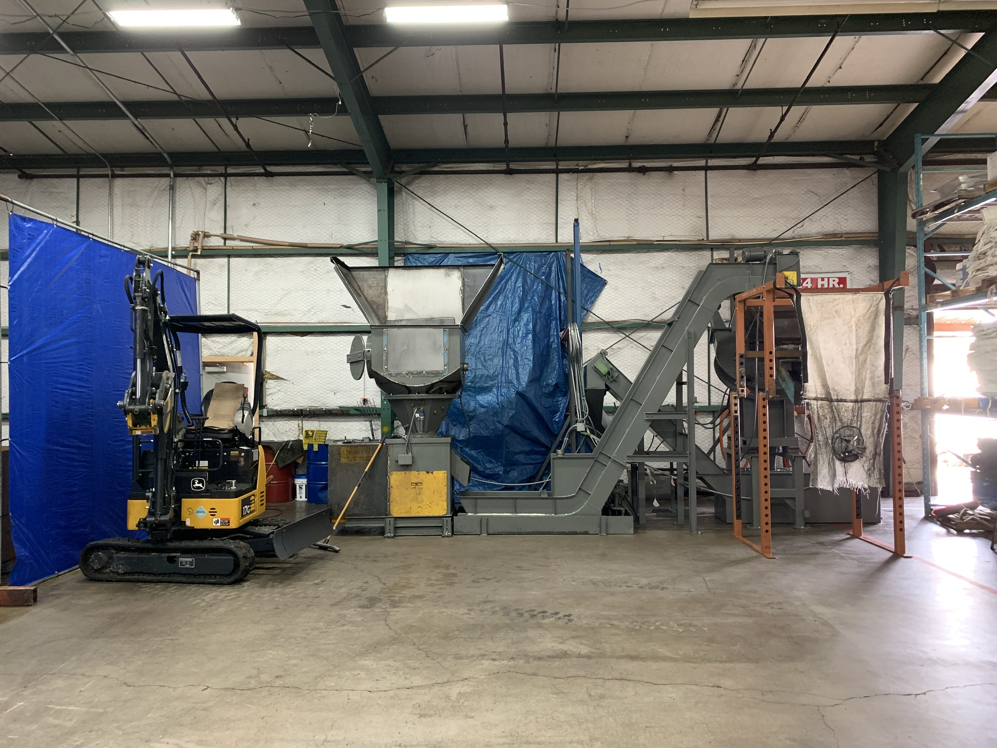 Crusher & conveyor, high-temp alloy processing