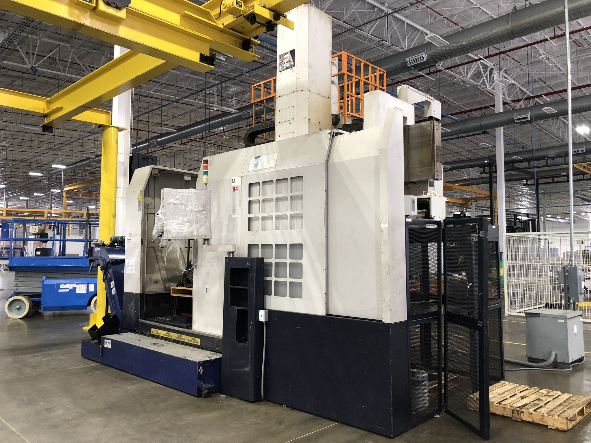 Vertical machining center, gantry-served