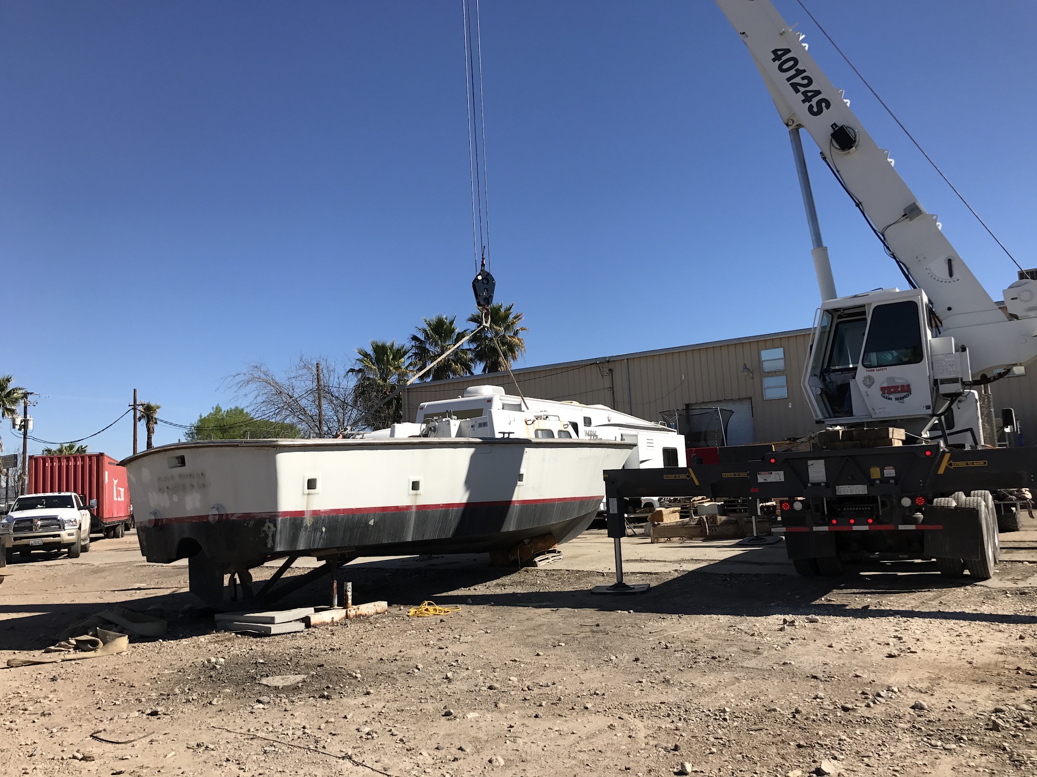 Crane rigging, vessel hull lift